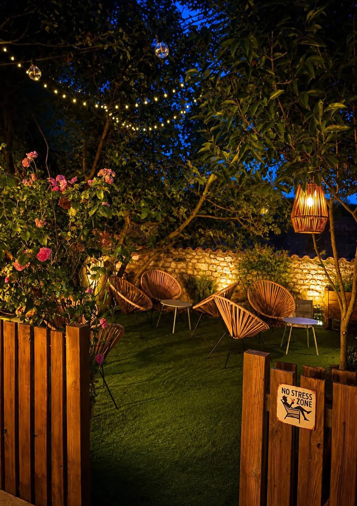 Terrasse ombragée du restaurant La Talmontaise à Talmont-sur-Gironde